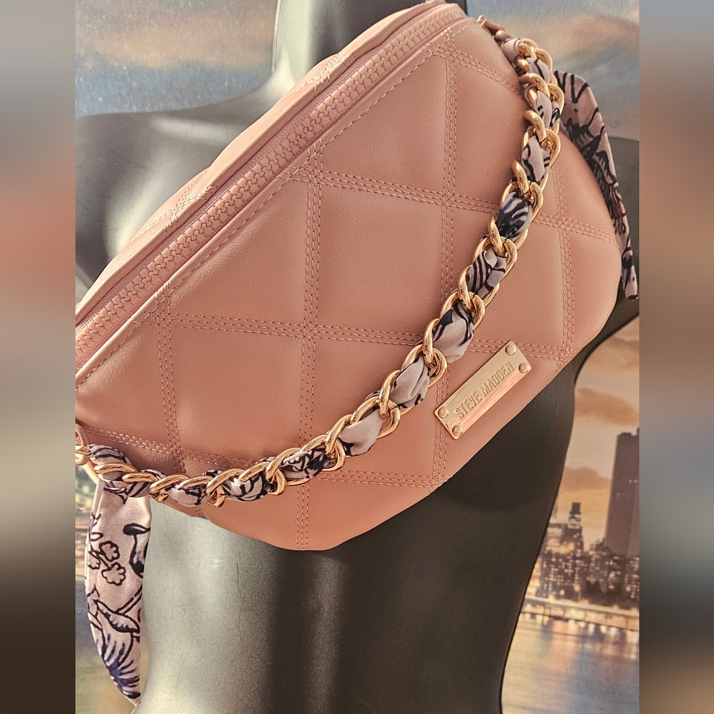 Steve Madden Quilted Blush Pink Crossbody Chain Belt Bag NWOT - Picture 3 of 9
